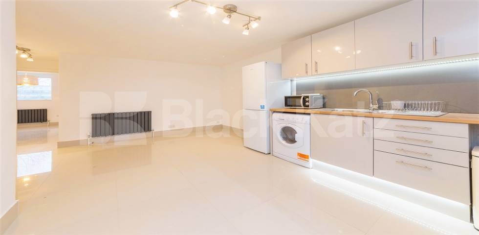 			LET, 2 Bedroom, 1 bath, 1 reception Flat			 Brondesbury Villas, KILBURN